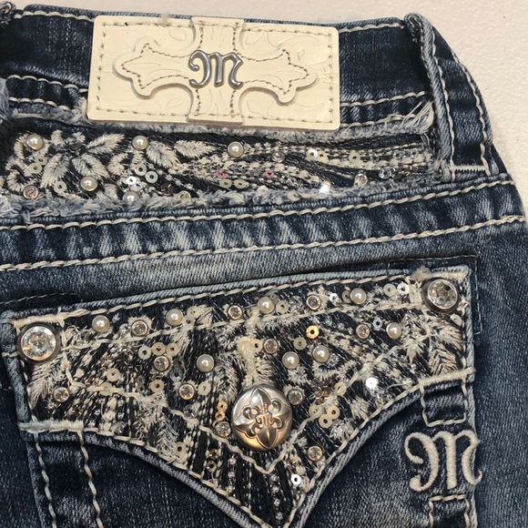 New Miss Me 33.5” Slim Boot With Pearl Flap Jeans - Picture 5 of 10